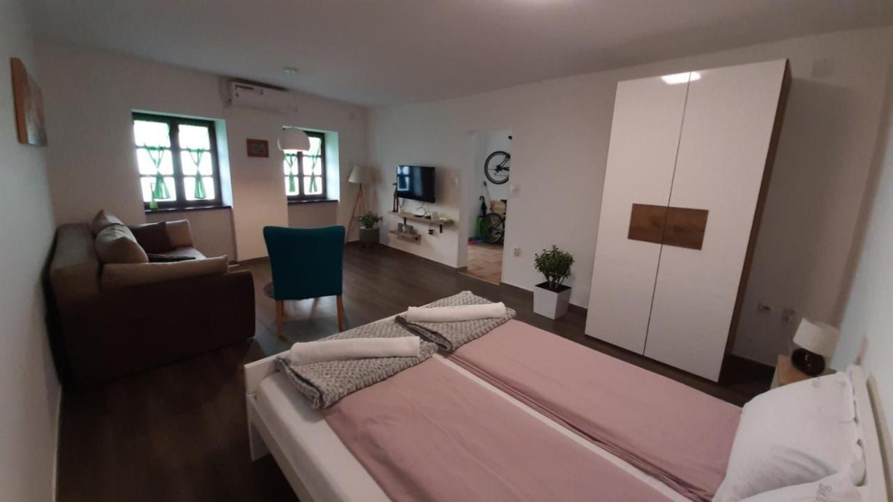 Апартаменти Bed&Bike Сремськи Карловци Екстер'єр фото